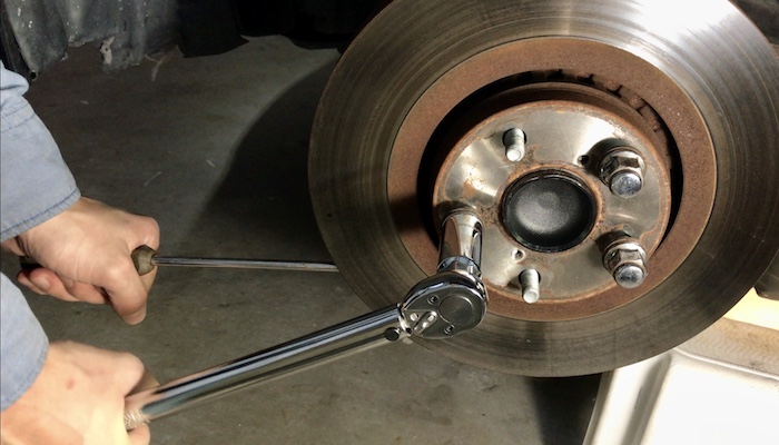 How to measure wheel brake disk rotor lateral runout run out tighten rotor using lug nuts screwdriver